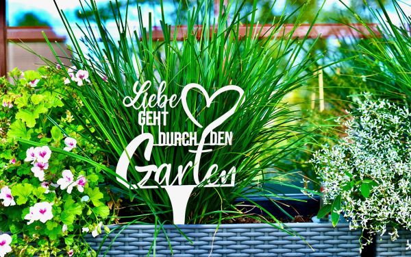 2053-Poesie-Gartenstecker-Liebe-geht-durch-den-Garten-5.jpg